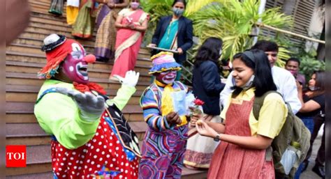 Maharashtra: Pune: Attendance improves in schools as more students join ...