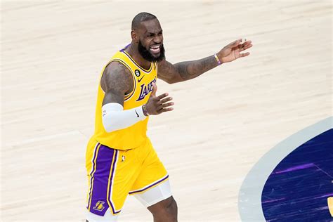 NBA Twitter Shares LeBron James Memes After Lakers Fail to Trade for ...