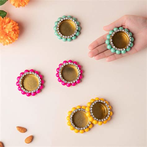 Decorated Tealight Holders Gift Set Of 6 Online - Premium Gift Hamper ...