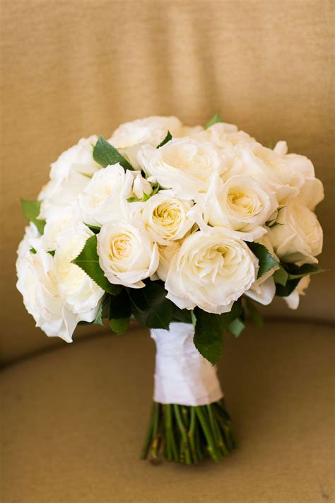 Classic White Rose Bridal Bouquet Photography: Jay Lawrence Goldman ...