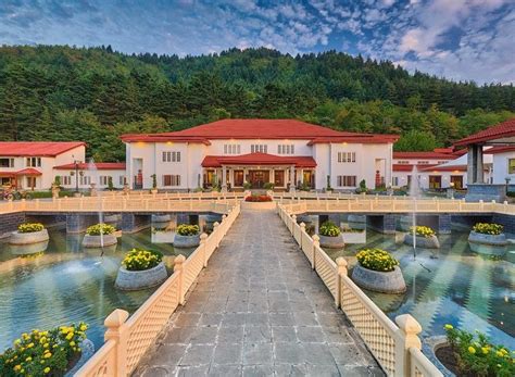 5 Star Hotels Srinagar near Dal Lake | Grand Palace Srinagar | Lalit
