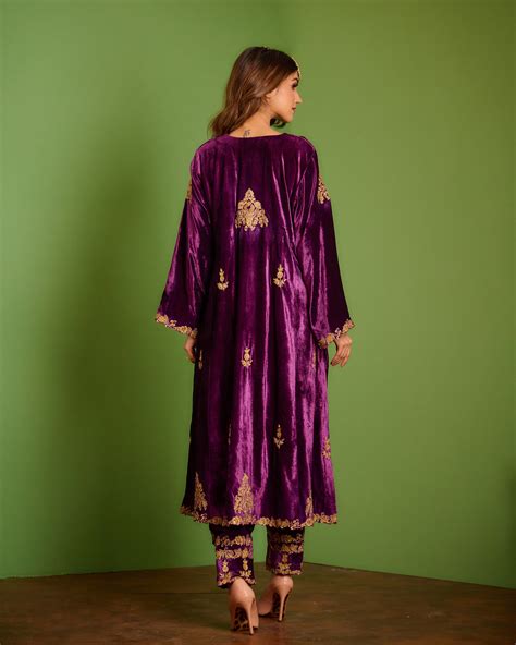 Purple velvet kurta set – Aman Takyar
