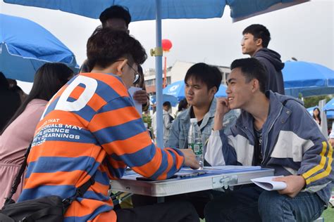 人才招聘会_大学生找工作_3840X2160_高清视频素材下载(编号:7674061)_实拍视频_光厂(VJ师网) www.vjshi.com