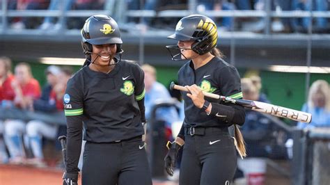 Oregon vs. Liberty softball score: Ducks win, advance to WCWS