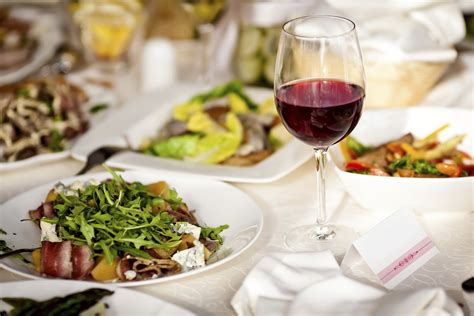 Restaurants Near The Santa Barbara Zoo | Coast Village Inn