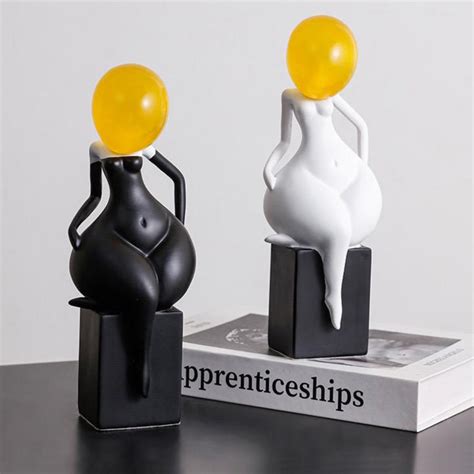 Graceful Curved Art Sculpture