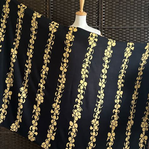 パレオ 【PUAKENIKENI LEI-BLACK-CREAM GOLD】ハワイ直輸入 パレオ 大判 ストール フラダンス タヒチアン ...