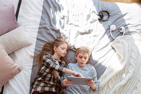 Kids Using Tablet 的图像结果