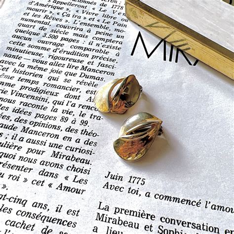 Y121-ヴィンテージイヤリング U.S.A. 1970〜80s Gold tone two texture leaf motif clip ...
