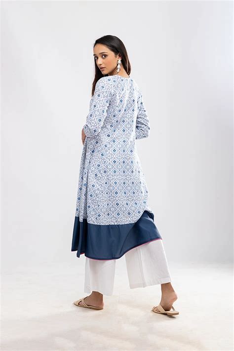 Buy White front slit A-line kurta online at Zlaata