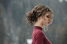 how to style curly hair without frizz 4 hairstyles for curly frizzy hair expert styling tips how to style curly hair without frizz 4 hairstyles for curly frizzy hair expert styling tips