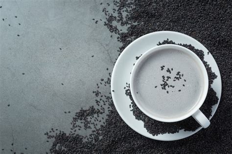Soy milk mix black sesame on dark background | Free Photo