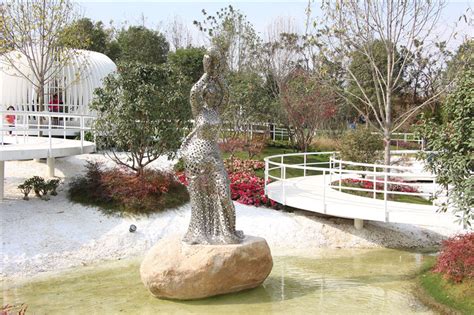 玻璃钢雕塑 - 济南宏观雕塑艺术有限公司