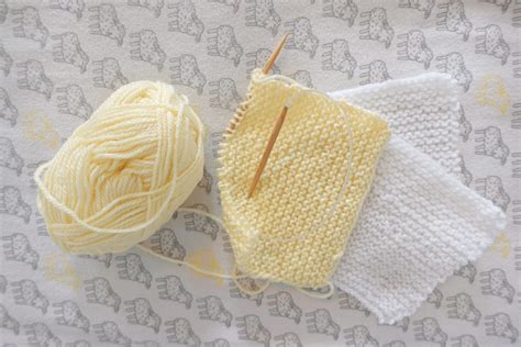 How to Knit Baby Washcloths | Pattern + Tips - Essential Step