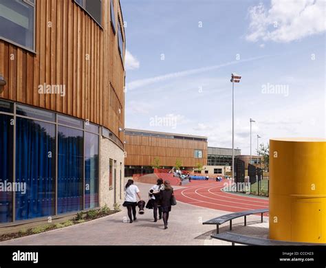 Comprehensive School 的图像结果