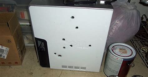 Shooting My Computer 的图像结果