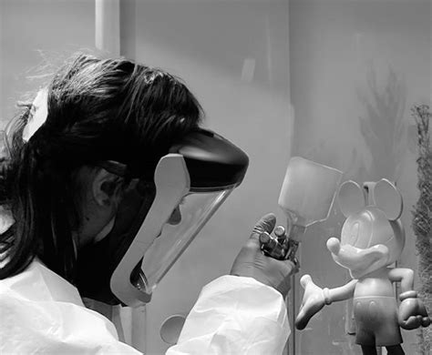 Exclusive Snoopy Crown Sculpture in Matt Black & Chromed Gold - Limited ...