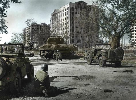 US GI's in the Battle of Manila. 1945 [2135x1578] : r/MilitaryPorn