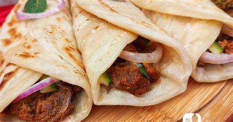 Beef Paratha Rolls 🌯🥒🥬🧅 Recipe by Saba Butt - Cookpad