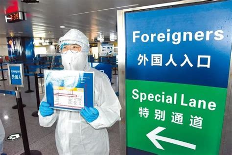 南京引导海外返回人员线上健康预报：入境口岸严格闭环分流_图片_中国小康网