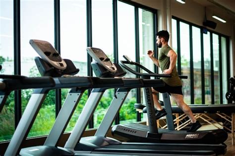 Top 5 Treadmill HIIT Workouts In 20-Minutes Or Less - BuiltLean