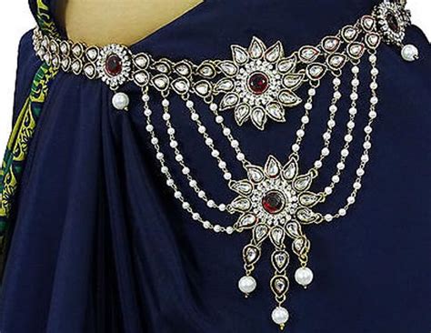 Add Spice To Your Bridal Look With These Stylish Kamarband - lifeberrys.com