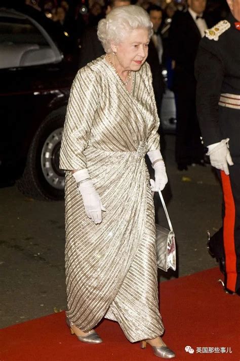 揭秘英国女王着装：每件衣服都有一个名字(图)-搜狐新闻