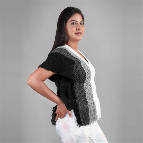 Black and White Woolen Top - 3273 – Magic Needles