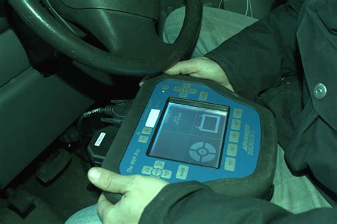 Reprogramming Car Keys with Chips 的图像结果