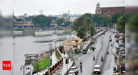 Sursagar turns epicurean alley for heritage walkers | Vadodara News ...