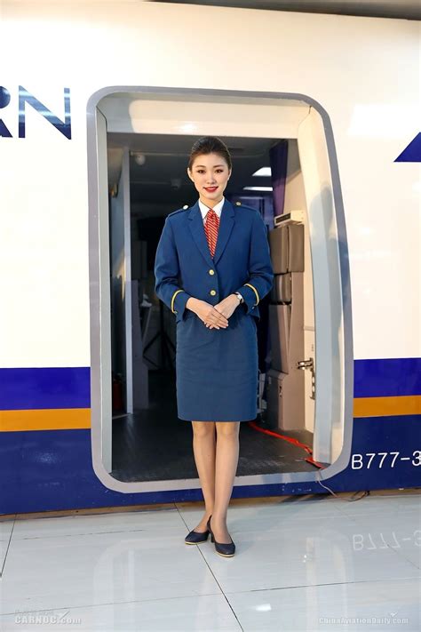 南航贵州公众开放日 历届空乘制服亮相（图）-中国民航网