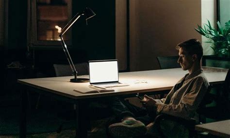 Here's what you should eat during a night shift