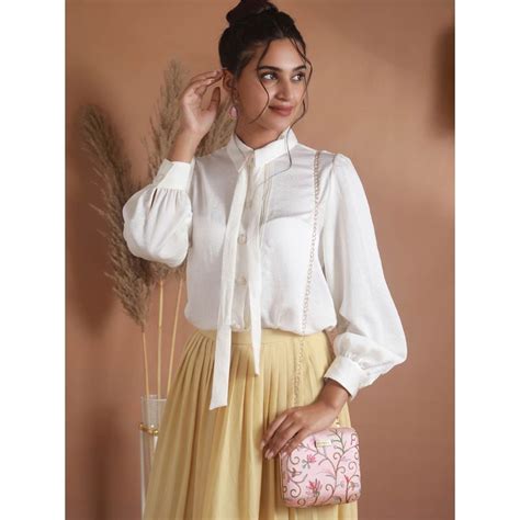 Buy Priyaasi Pink Floral Thread Charm Clutch Online