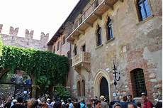 casa romeo e giulietta verona un itinerario sui luoghi di romeo e giulietta in centro a casa romeo e giulietta verona un itinerario sui luoghi di romeo e giulietta in centro a
