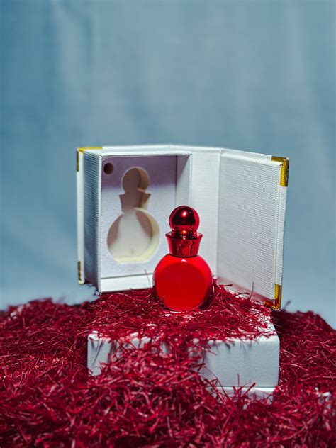 White Oud Attar – UU Kesar Co