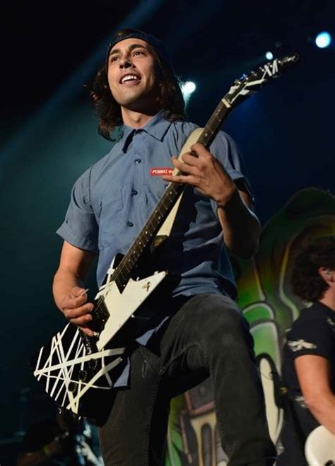 How old is Vic Fuentes? Age, Girlfriend, Height, Net Worth, Bio