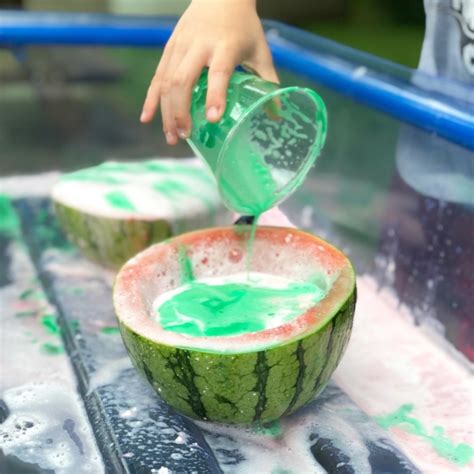 Outdoor Water Playing 的图像结果