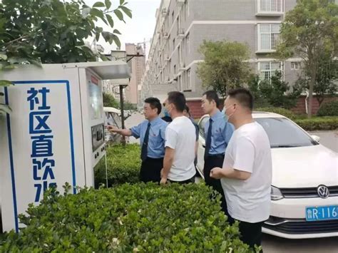 86岁老人落水意识模糊 四川广汉民警救援后打几十通电话找到亲属 - 封面新闻