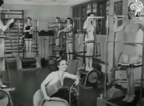Women's gym was so fashionable in 1940, workout wearing high heels | 80 ...