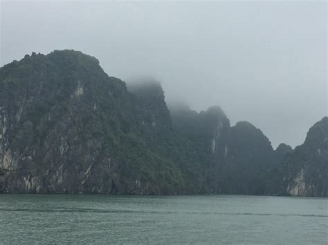 Bay of the Descending Dragons - Halong Bay, Vietnam. [3264x2448] [OC ...