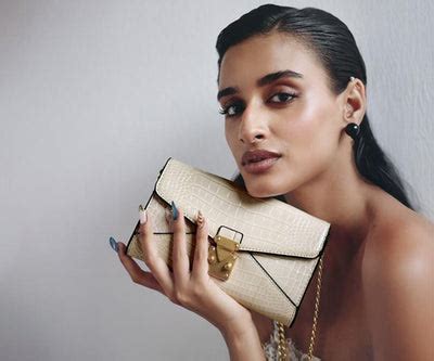Shop Premium Totes to Handbags for Women Online | Miraggio