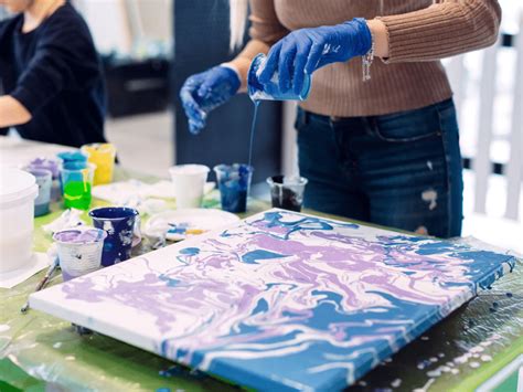 Pouring Paint Using String 的图像结果