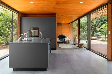 ARCHITECTURE DEZEEN: RSDA Repurposes Shipping Containers To Form Home ...