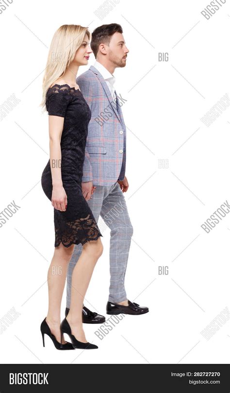 Business People Walking From Side View 的图像结果