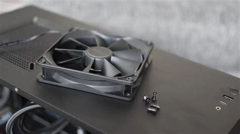 Computer Case Fan Installation 的图像结果
