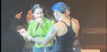 Rauw Alejandro sorprèn Rosalía en ple concert per ballar 'Despechá' amb ...