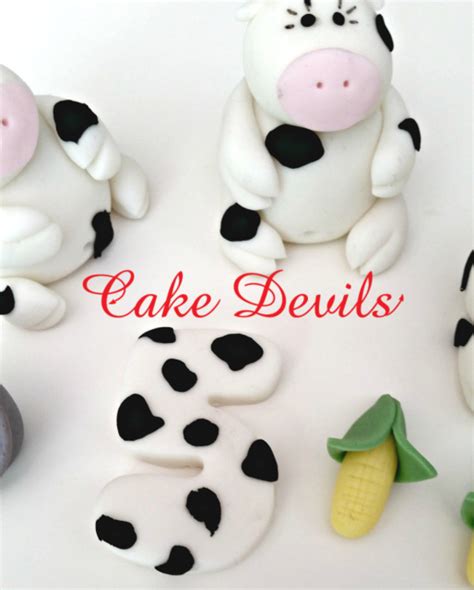 Fondant Cow Cake Topper Tutorial 的图像结果