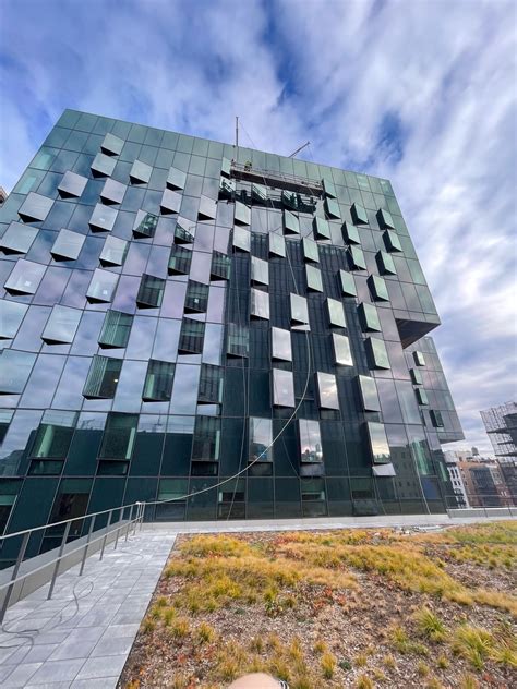 Rezultat imagine pentru Hi-Rise Window Cleaning