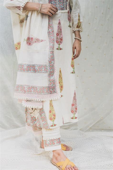Straight Kurta With Cutwork Paisley Patches And Pants Set – Tasha India