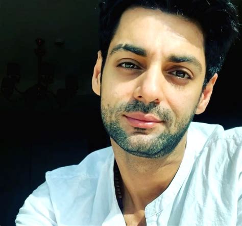Karan Wahi slashes eyebrow for his new web series